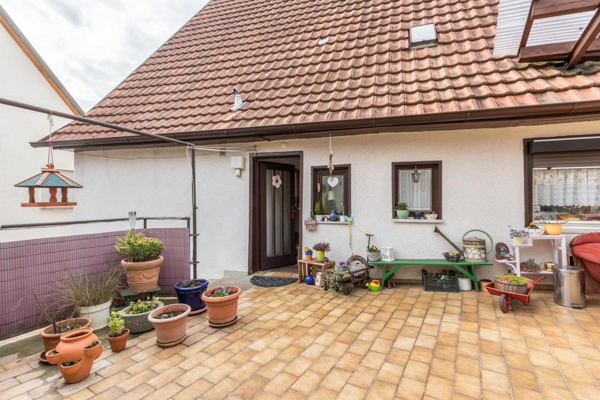Apartmenthaus Ferienwohnungen Sila Вайнштадт Екстер'єр фото