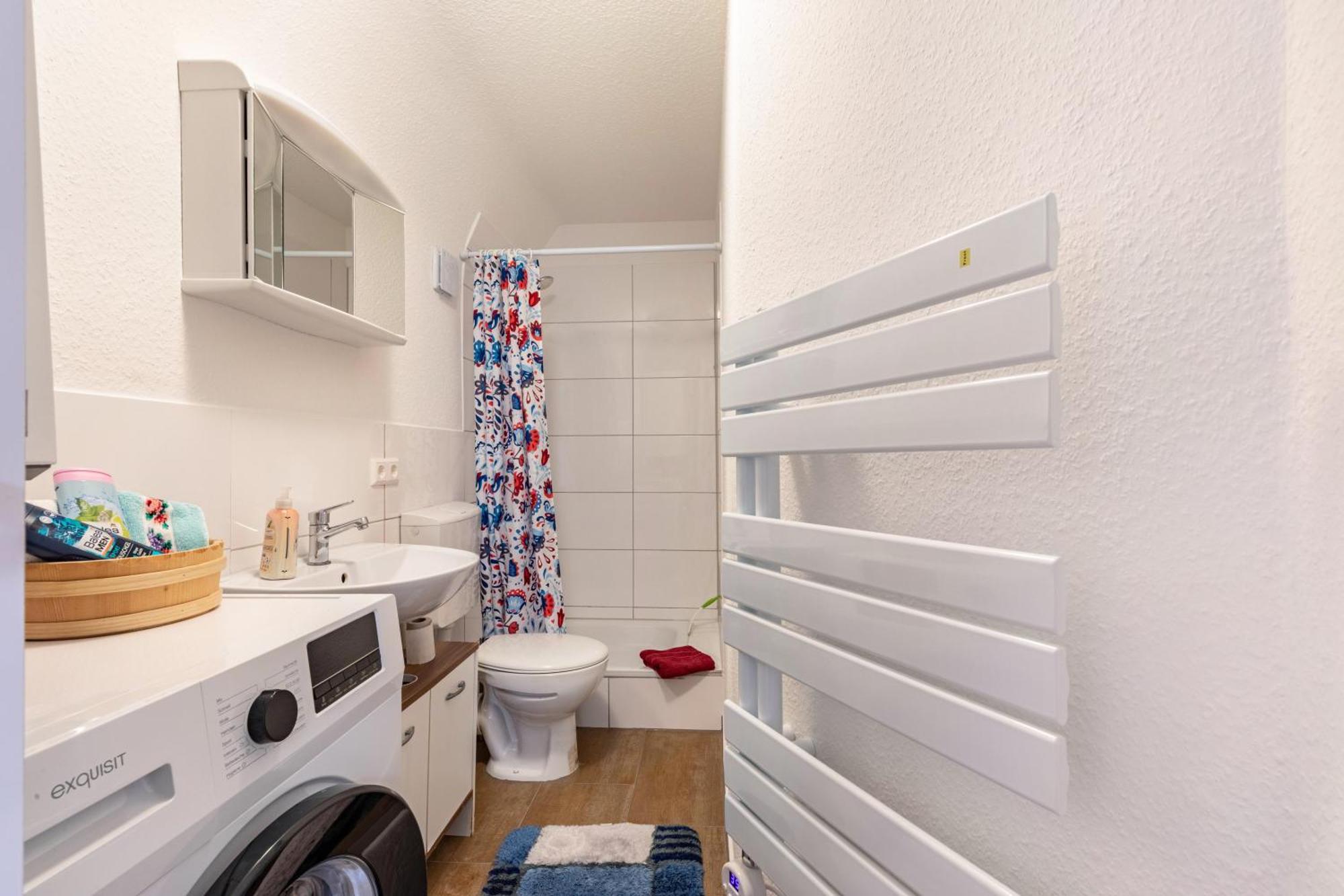 Apartmenthaus Ferienwohnungen Sila Вайнштадт Екстер'єр фото