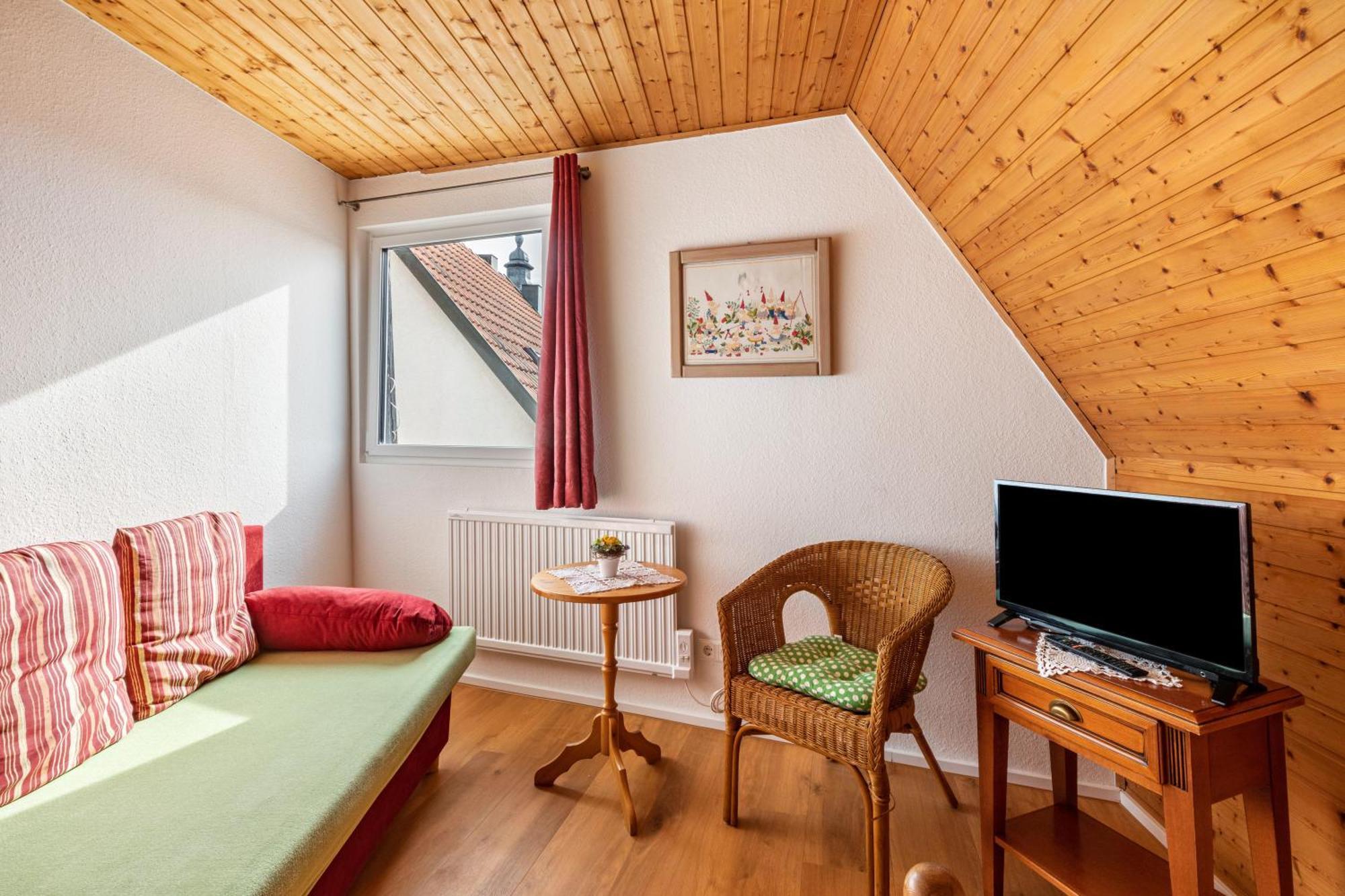 Apartmenthaus Ferienwohnungen Sila Вайнштадт Екстер'єр фото