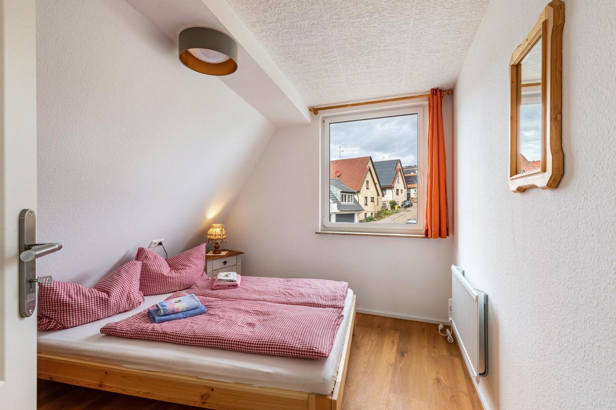 Apartmenthaus Ferienwohnungen Sila Вайнштадт Екстер'єр фото