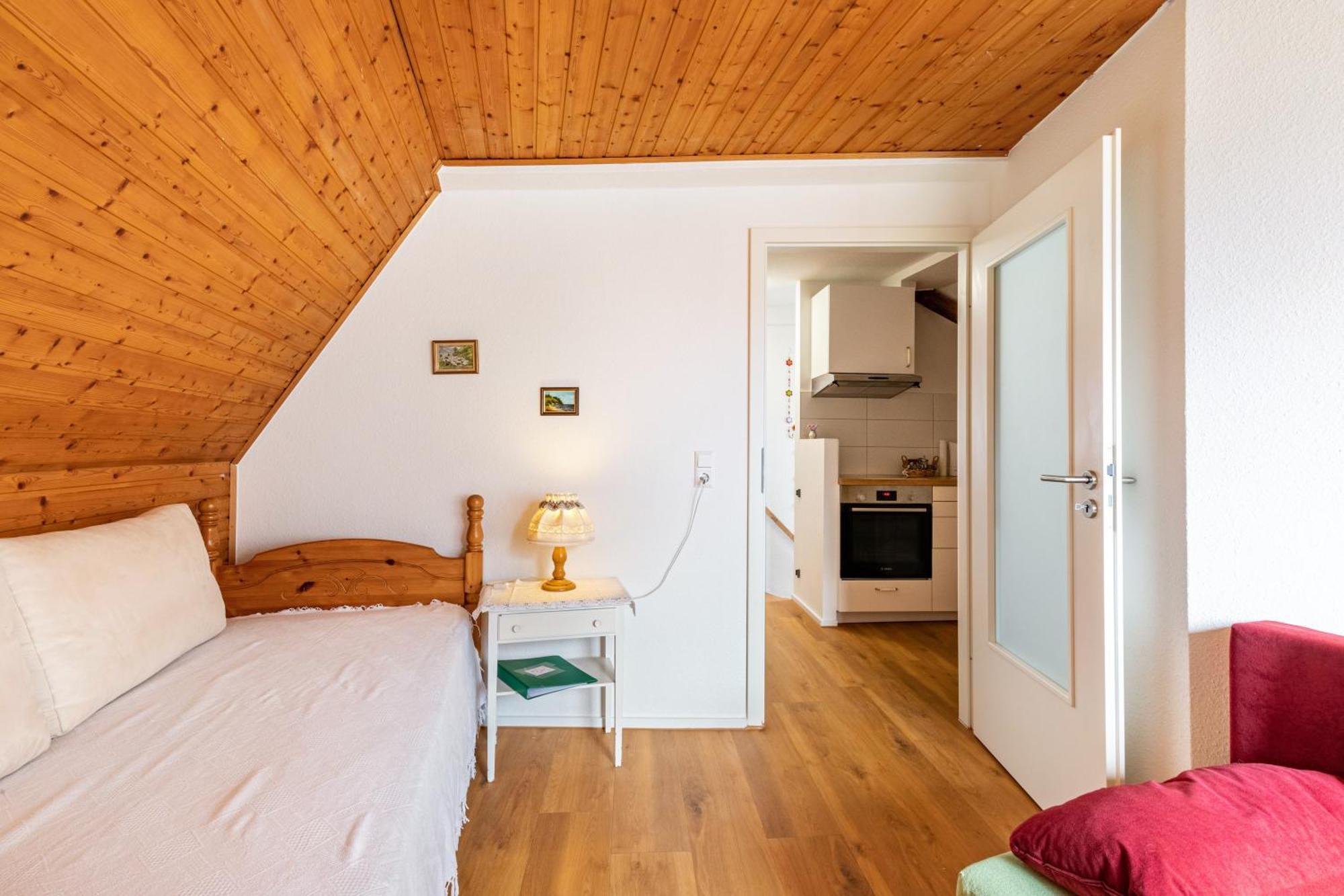 Apartmenthaus Ferienwohnungen Sila Вайнштадт Екстер'єр фото