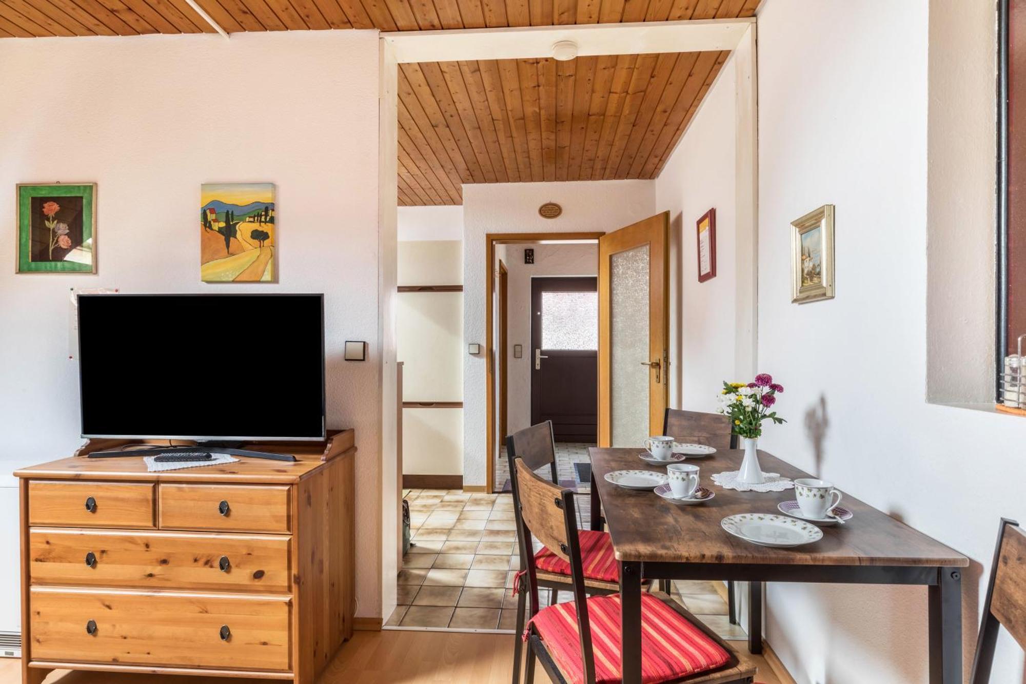Apartmenthaus Ferienwohnungen Sila Вайнштадт Екстер'єр фото