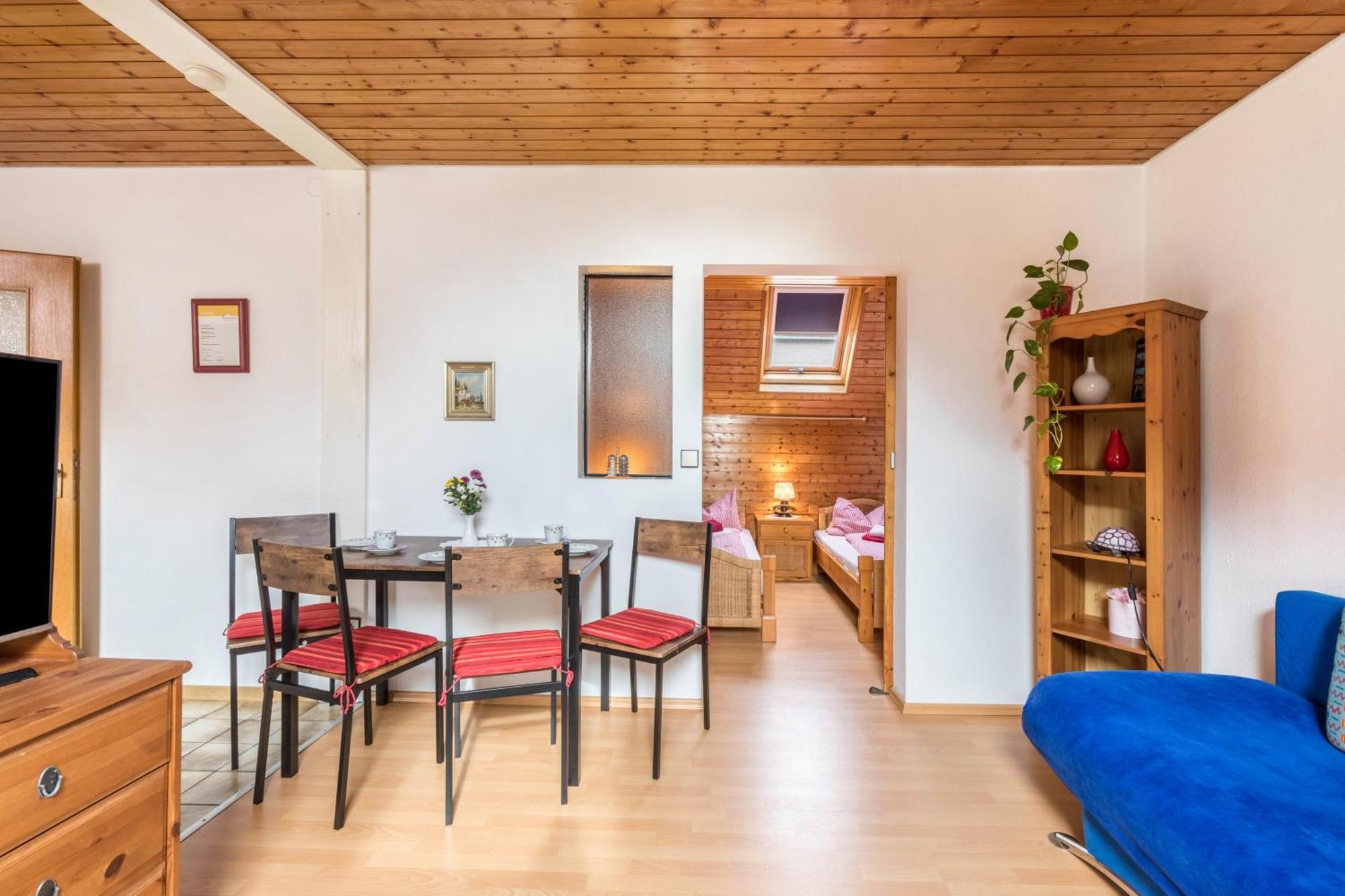 Apartmenthaus Ferienwohnungen Sila Вайнштадт Екстер'єр фото