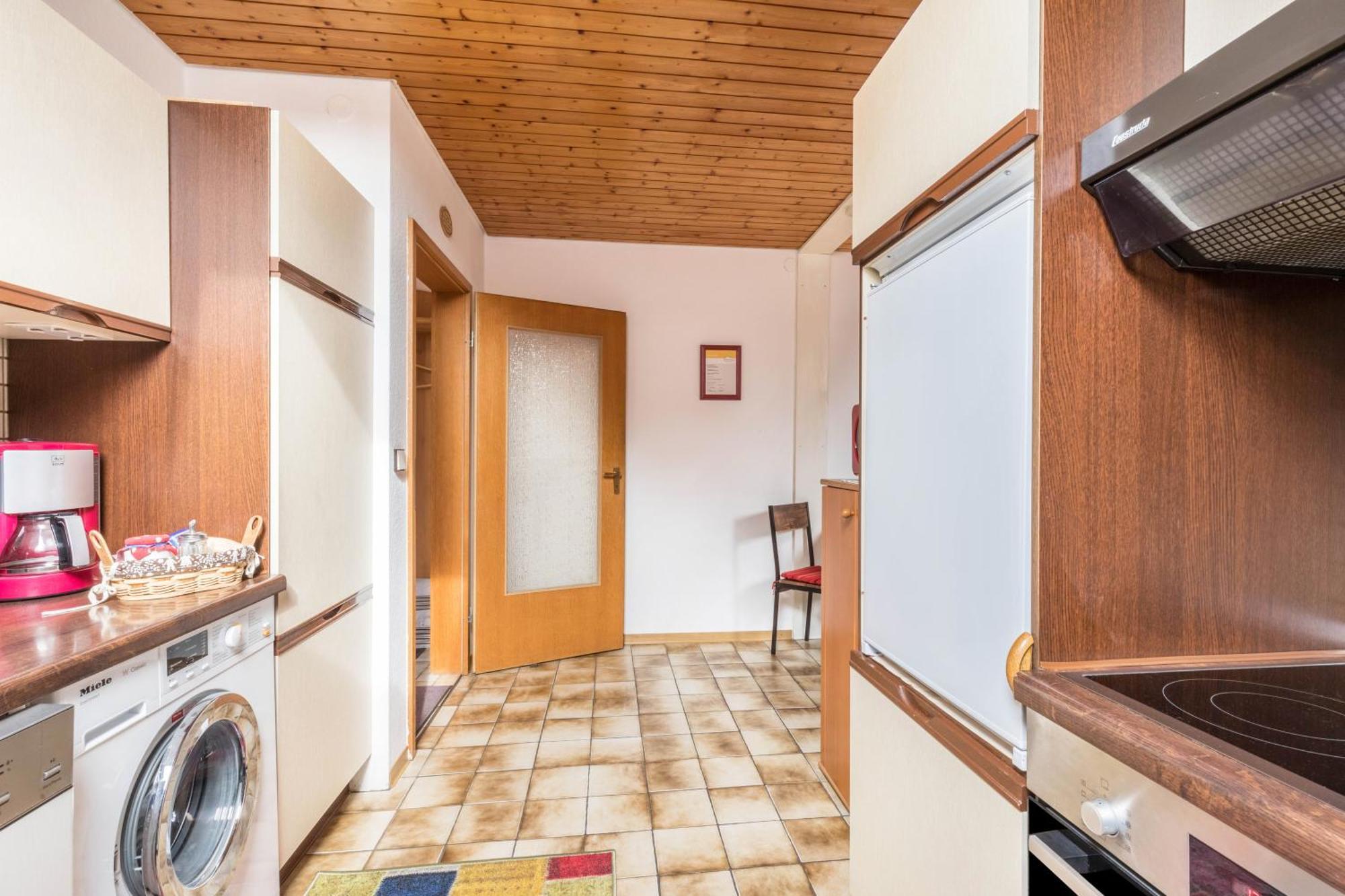 Apartmenthaus Ferienwohnungen Sila Вайнштадт Екстер'єр фото