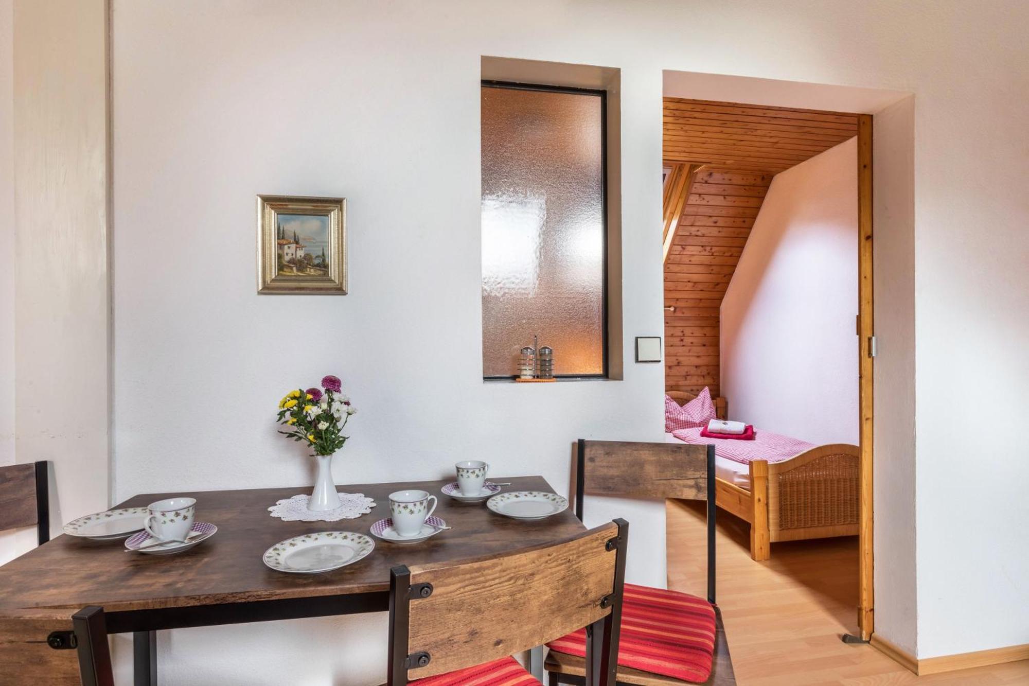 Apartmenthaus Ferienwohnungen Sila Вайнштадт Екстер'єр фото
