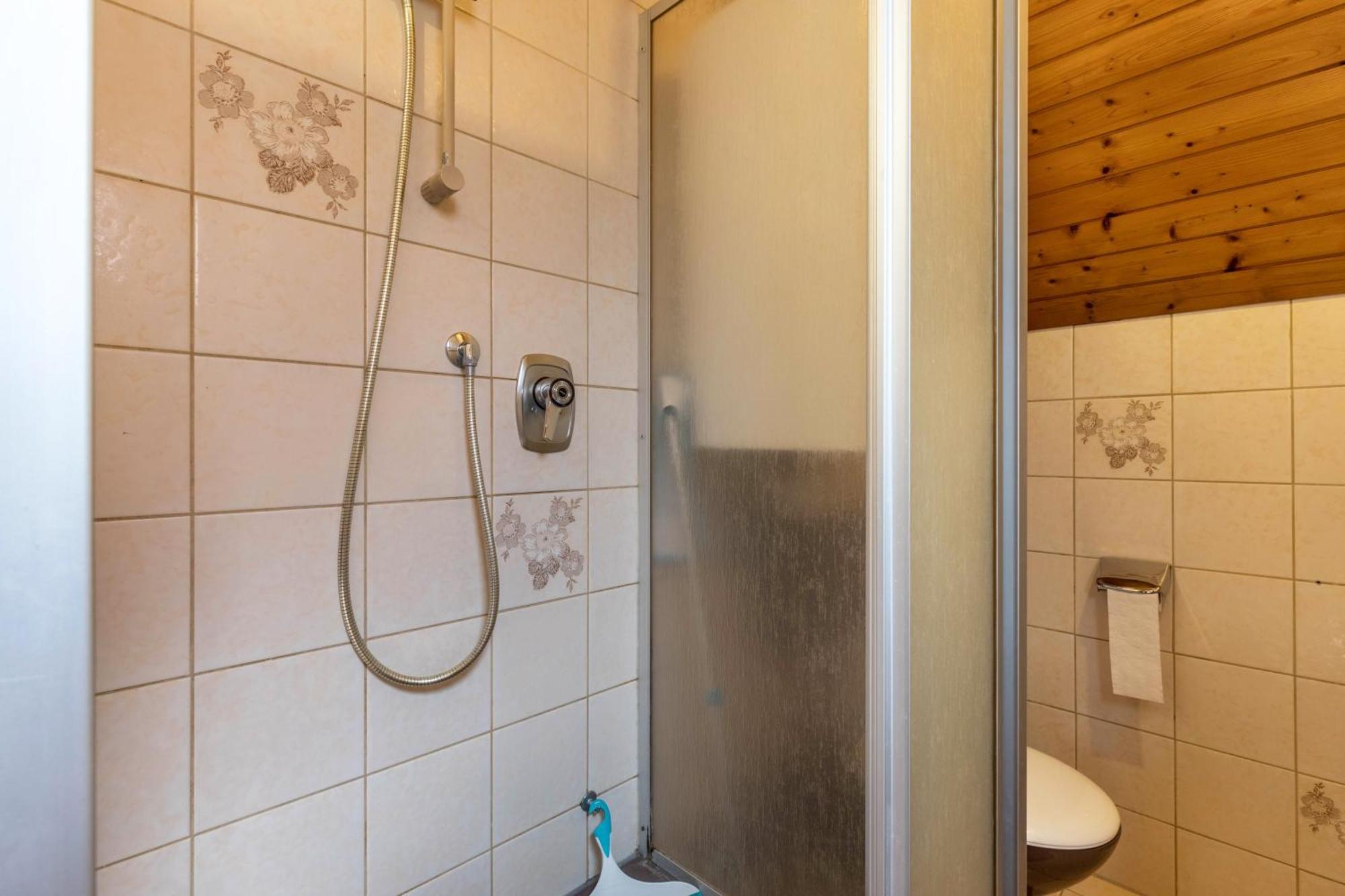 Apartmenthaus Ferienwohnungen Sila Вайнштадт Екстер'єр фото