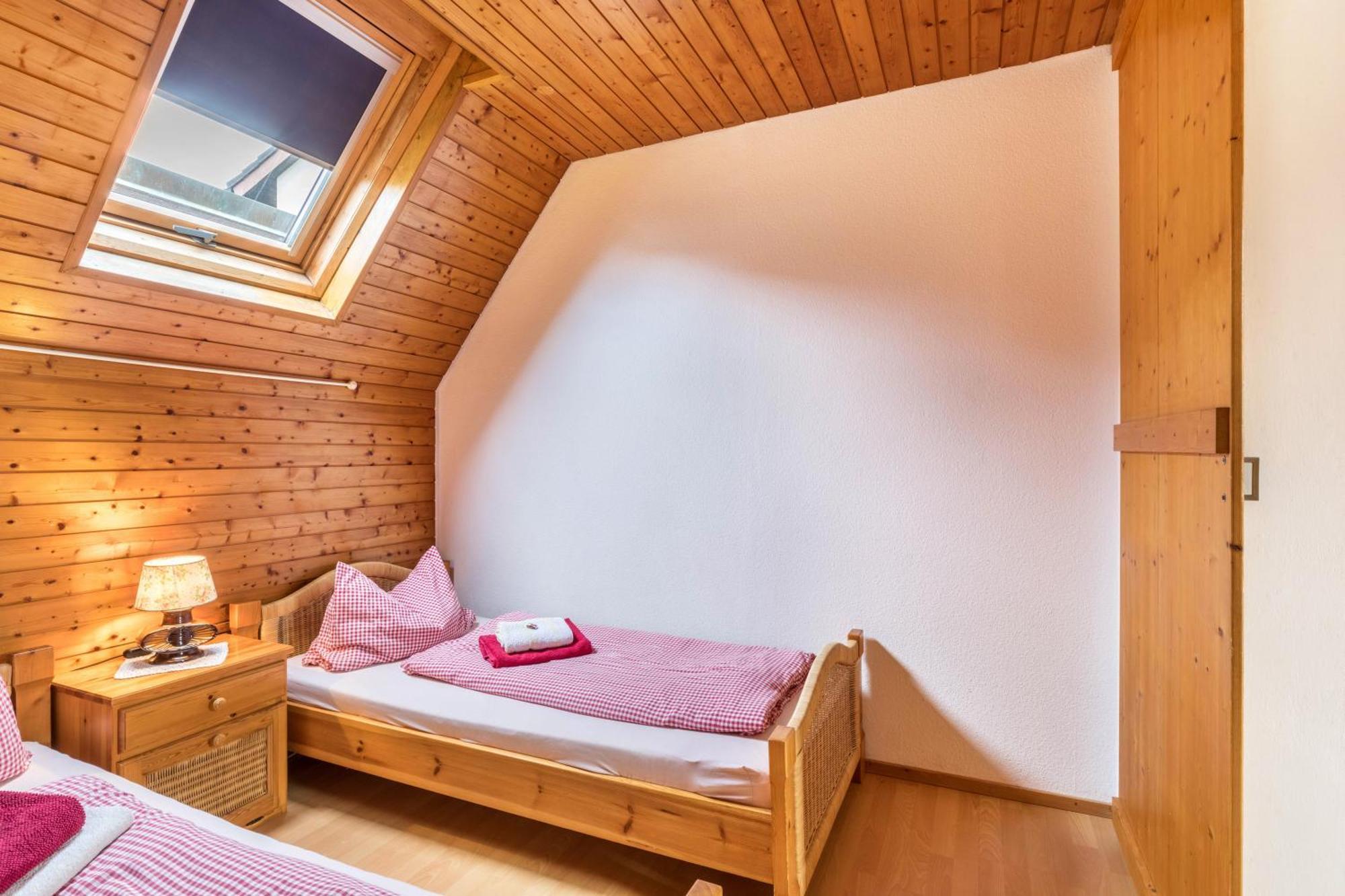 Apartmenthaus Ferienwohnungen Sila Вайнштадт Екстер'єр фото