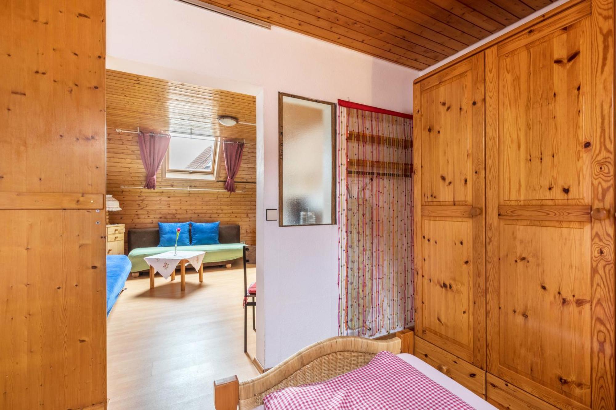 Apartmenthaus Ferienwohnungen Sila Вайнштадт Екстер'єр фото
