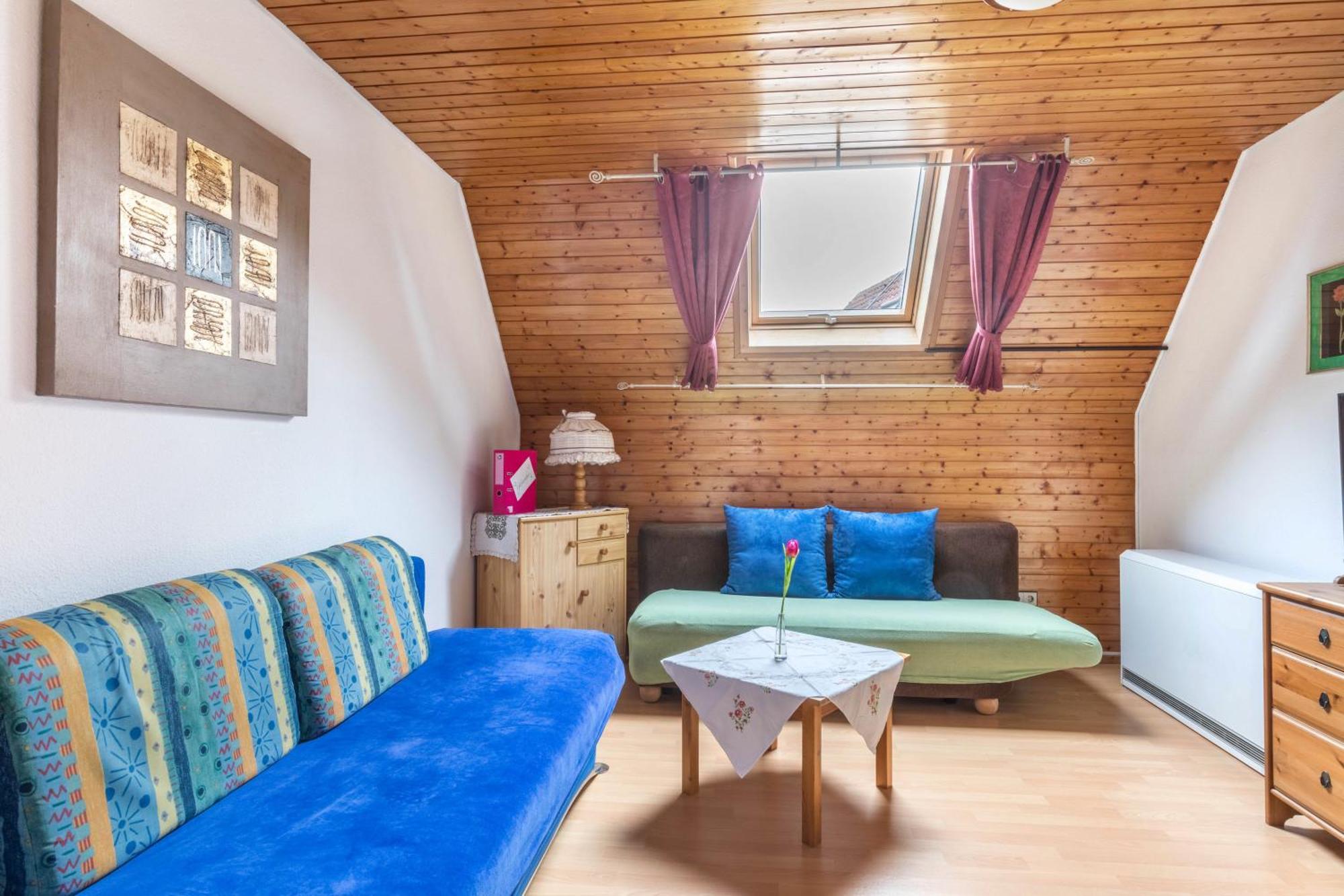 Apartmenthaus Ferienwohnungen Sila Вайнштадт Екстер'єр фото