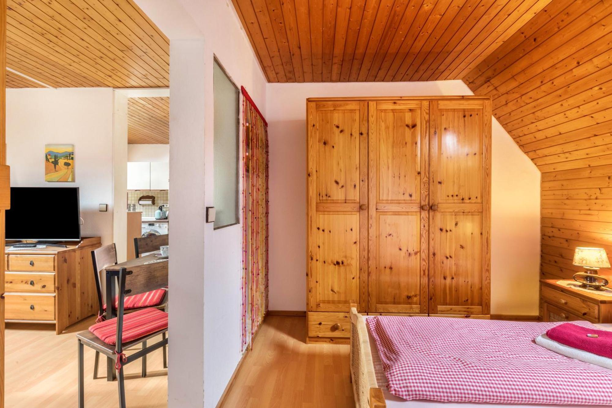 Apartmenthaus Ferienwohnungen Sila Вайнштадт Екстер'єр фото